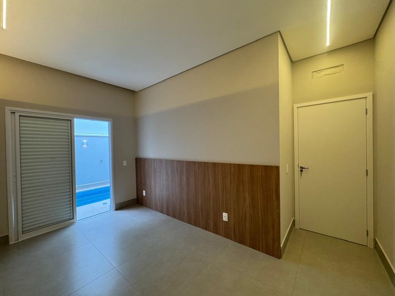 Linda Casa T&eacute;rrea &agrave; Venda em Condom&iacute;nio em Paul&iacute;nia/SP Venida Luís Greco Paulínia - 