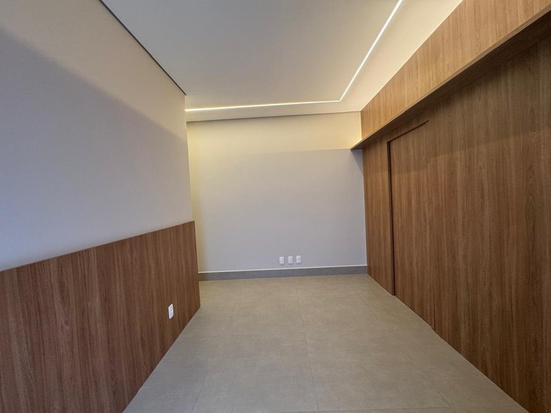 Linda Casa T&eacute;rrea &agrave; Venda em Condom&iacute;nio em Paul&iacute;nia/SP Venida Luís Greco Paulínia - 