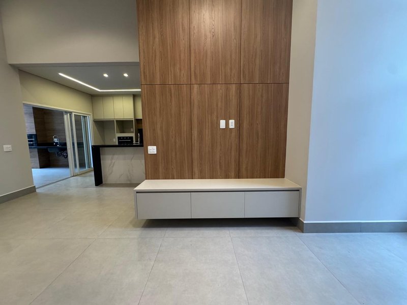 Linda Casa T&eacute;rrea &agrave; Venda em Condom&iacute;nio em Paul&iacute;nia/SP Venida Luís Greco Paulínia - 