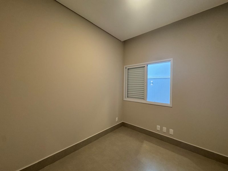 Linda Casa T&eacute;rrea &agrave; Venda em Condom&iacute;nio em Paul&iacute;nia/SP Venida Luís Greco Paulínia - 