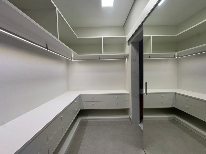 Linda Casa T&eacute;rrea &agrave; Venda em Condom&iacute;nio em Paul&iacute;nia/SP Venida Luís Greco Paulínia - 