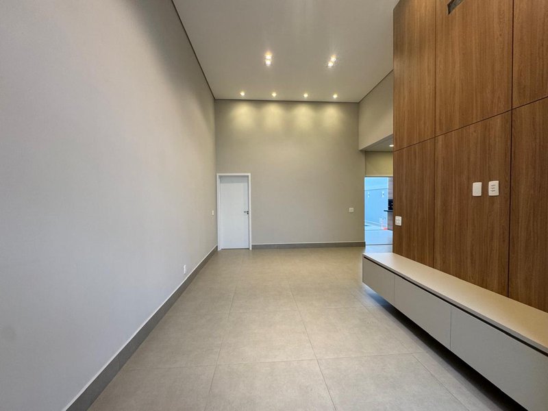 Linda Casa T&eacute;rrea &agrave; Venda em Condom&iacute;nio em Paul&iacute;nia/SP Venida Luís Greco Paulínia - 