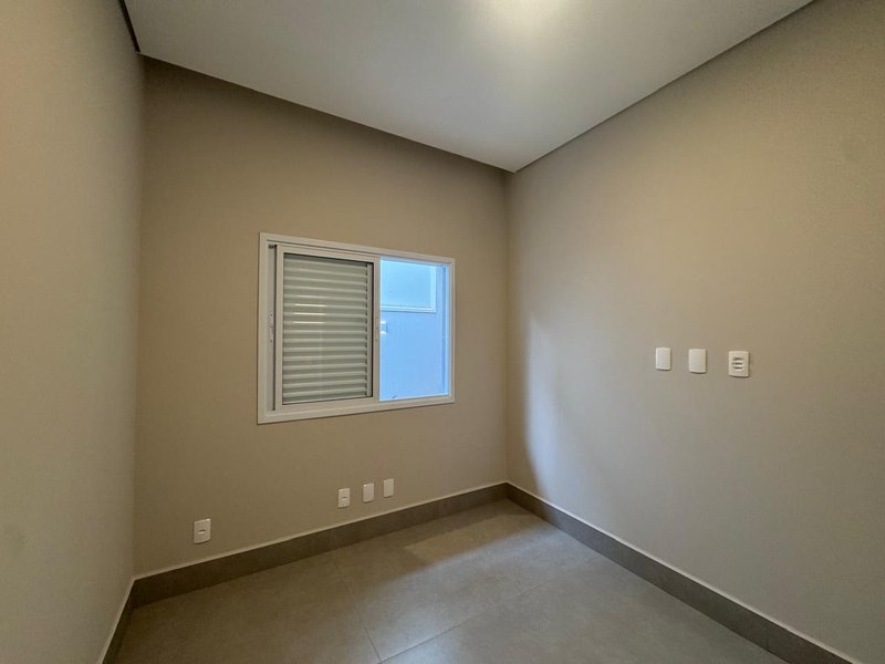 Linda Casa T&eacute;rrea &agrave; Venda em Condom&iacute;nio em Paul&iacute;nia/SP Venida Luís Greco Paulínia - 