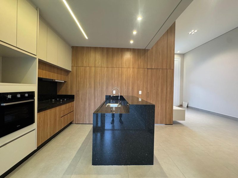 Linda Casa T&eacute;rrea &agrave; Venda em Condom&iacute;nio em Paul&iacute;nia/SP Venida Luís Greco Paulínia - 