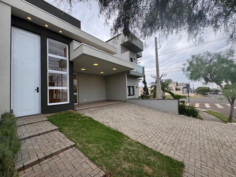 Linda Casa T&eacute;rrea &agrave; Venda em Condom&iacute;nio em Paul&iacute;nia/SP Venida Luís Greco Paulínia - 