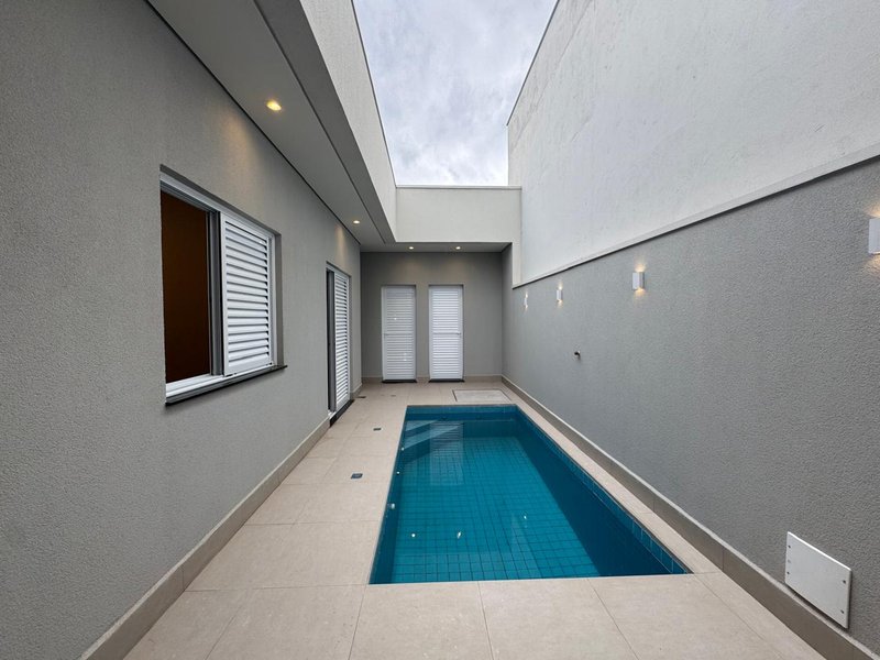 Linda Casa T&eacute;rrea &agrave; Venda em Condom&iacute;nio em Paul&iacute;nia/SP Venida Luís Greco Paulínia - 