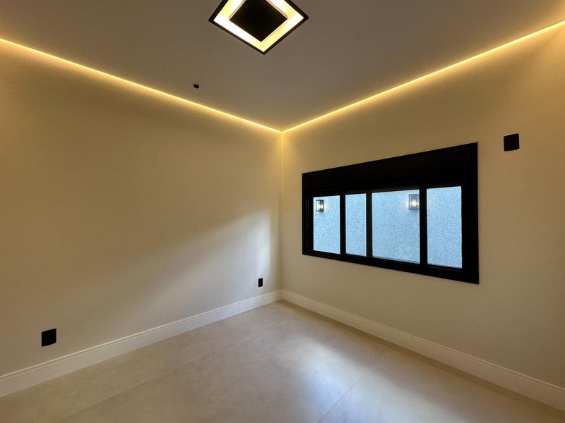Casa de Alto Padrão à Venda com Projeto da KZA Rodovia Anhangüera Campinas - 
