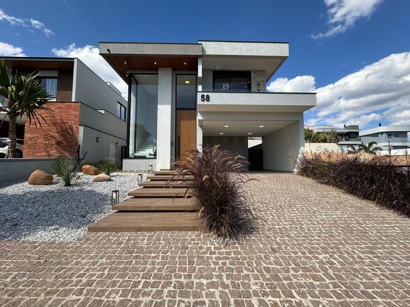 Casa de Alto Padrão à Venda com Projeto da KZA Rodovia Anhangüera Campinas - 