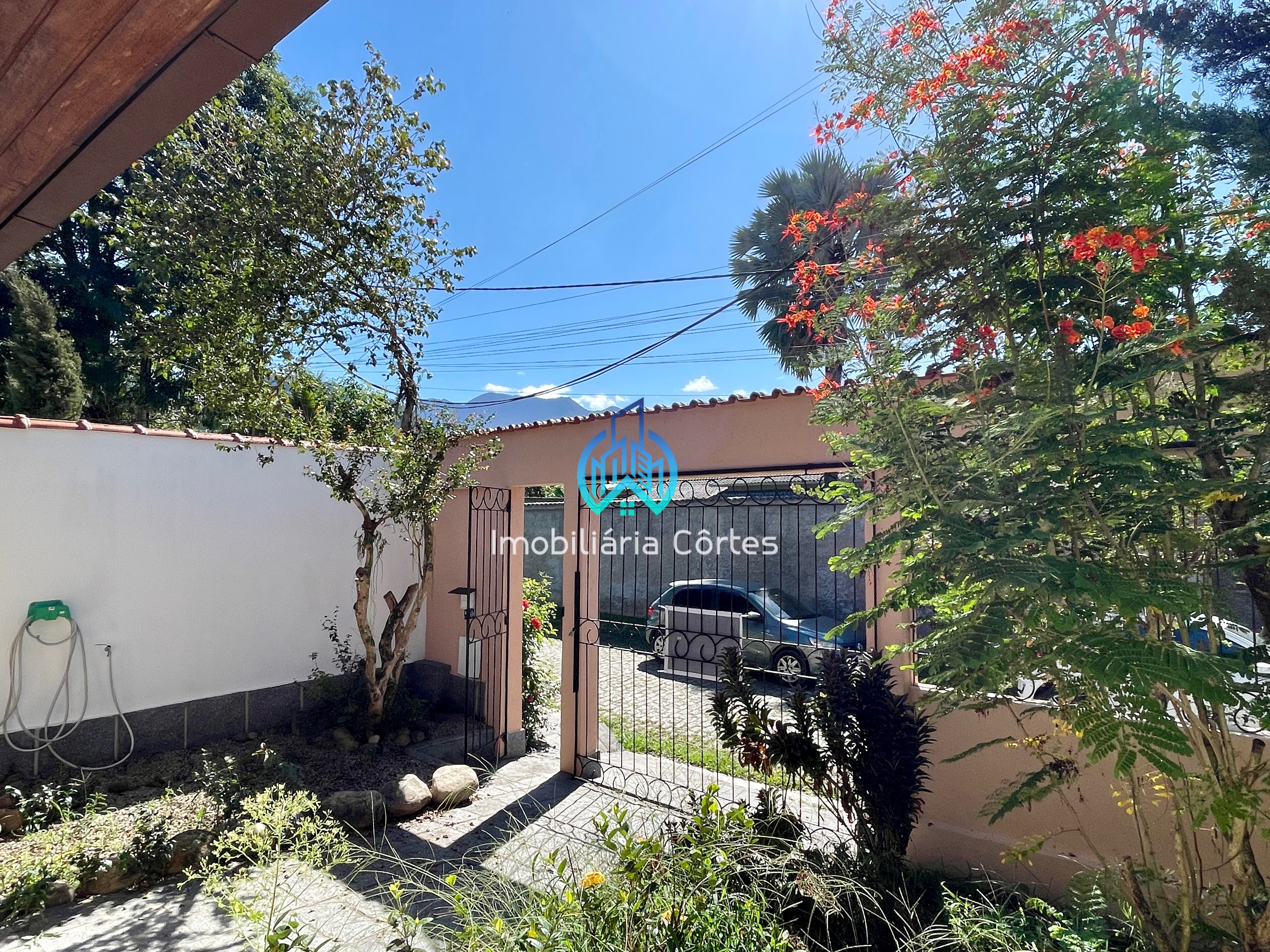 Alugando lind&iacute;ssima casa com 4 dormit&oacute;rios pr&oacute;xima ao centro de Guapimirim-RJ Rua Teresópolis Guapimirim - 