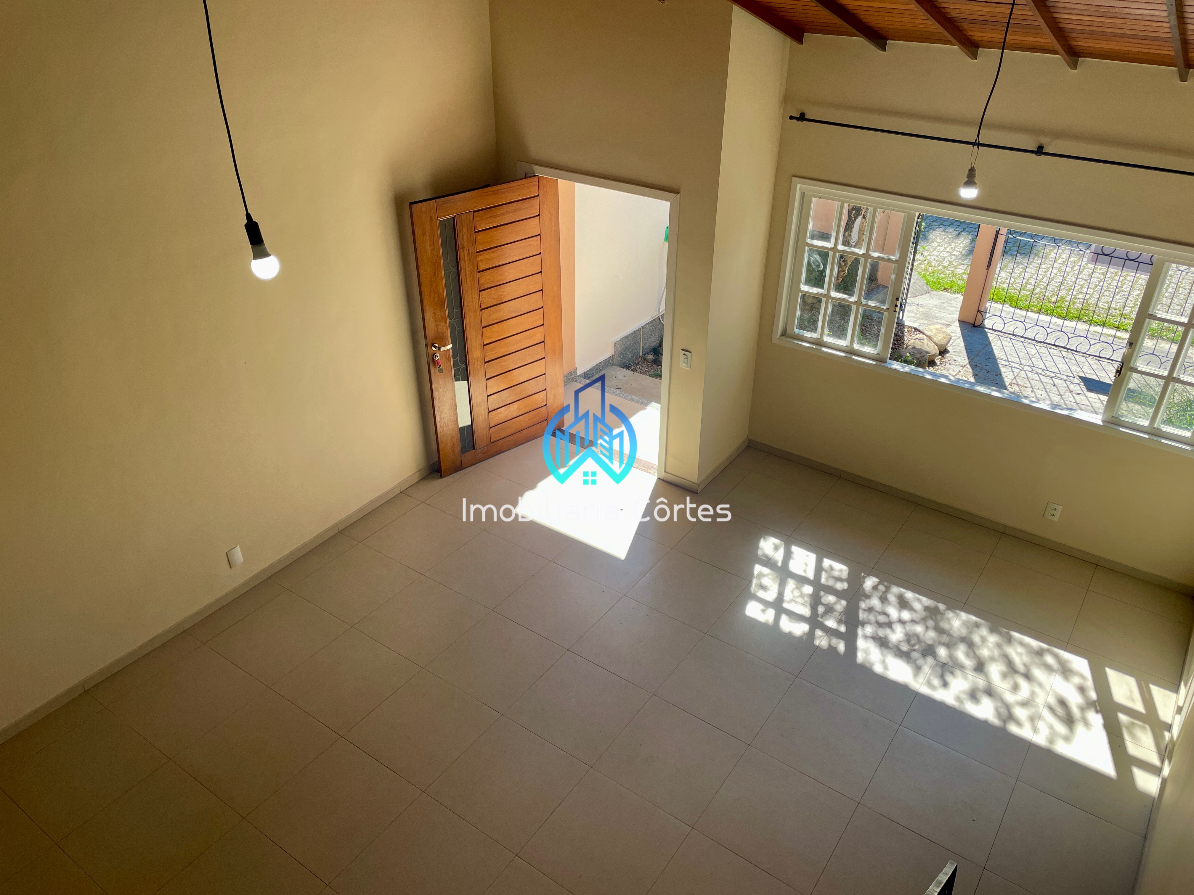 Alugando lind&iacute;ssima casa com 4 dormit&oacute;rios pr&oacute;xima ao centro de Guapimirim-RJ Rua Teresópolis Guapimirim - 