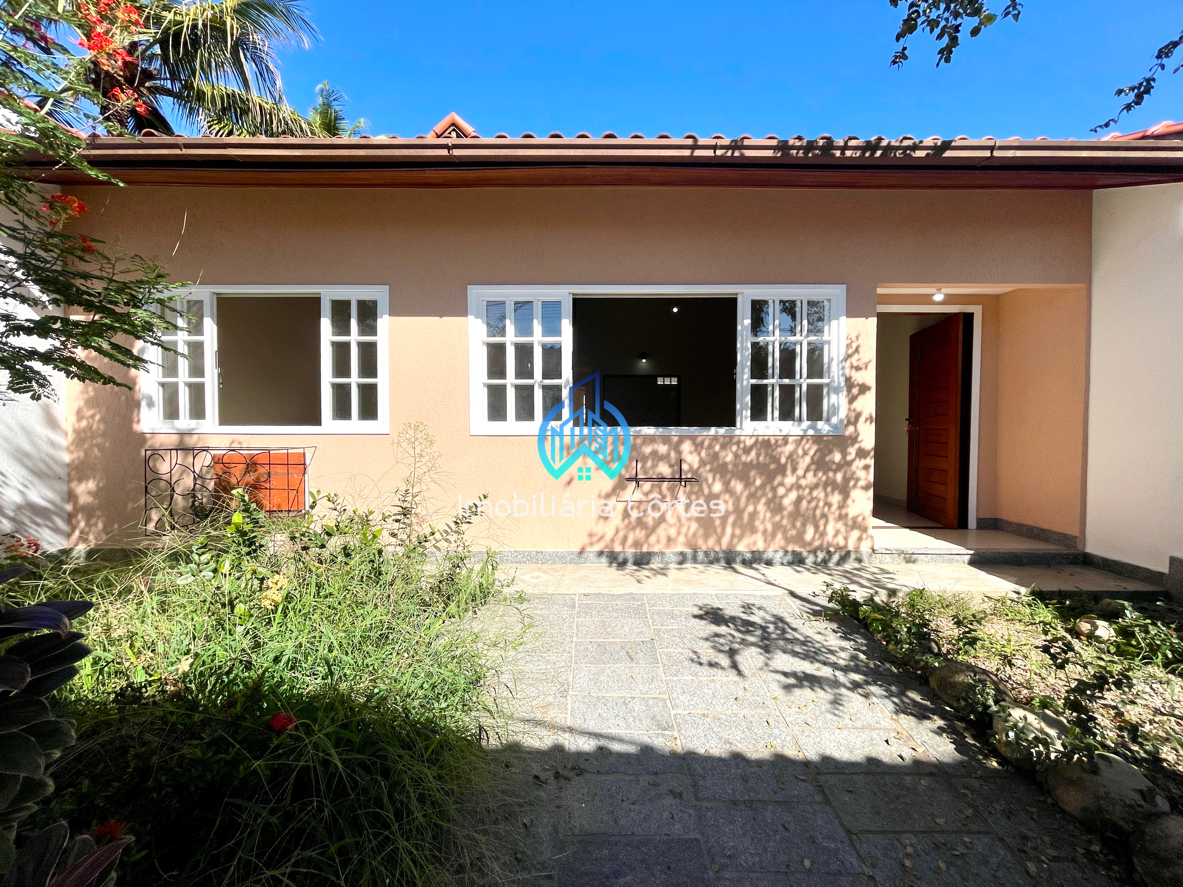 Alugando lind&iacute;ssima casa com 4 dormit&oacute;rios pr&oacute;xima ao centro de Guapimirim-RJ Rua Teresópolis Guapimirim - 