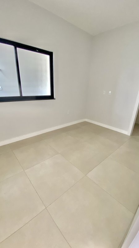 CASA COM 1 SUÍTE MAIS 2 DORMITÓRIOS NA GUABIRUBA SUL - Guabiruba - 