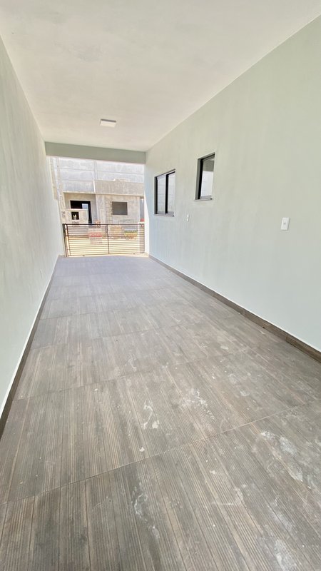 CASA COM 1 SUÍTE MAIS 2 DORMITÓRIOS NA GUABIRUBA SUL - Guabiruba - 
