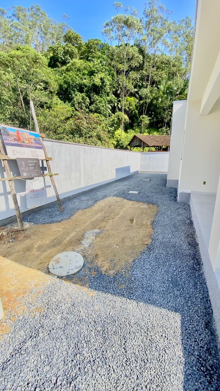 CASA COM 1 SUÍTE MAIS 1 DORMITÓRIO NA GUABIRUBA SUL - Guabiruba - 