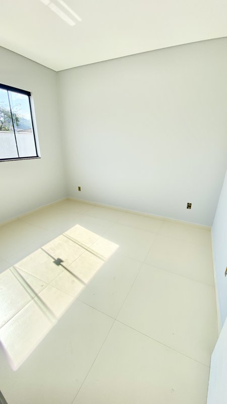 CASA COM 1 SUÍTE MAIS 1 DORMITÓRIO NA GUABIRUBA SUL - Guabiruba - 