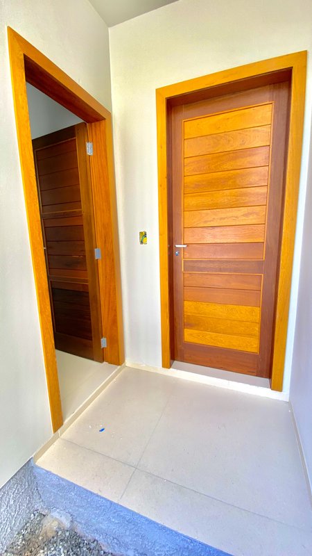 CASA COM 1 SUÍTE MAIS 1 DORMITÓRIO NA GUABIRUBA SUL - Guabiruba - 