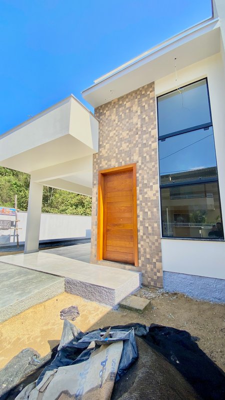 CASA COM 1 SUÍTE MAIS 1 DORMITÓRIO NA GUABIRUBA SUL - Guabiruba - 