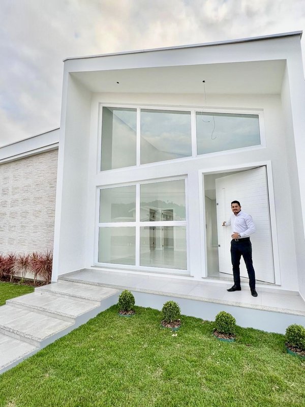 CASA COM 1 SUÍTE MAIS 2 DORMITÓRIOS NA GUABIRUBA SUL - Guabiruba - 