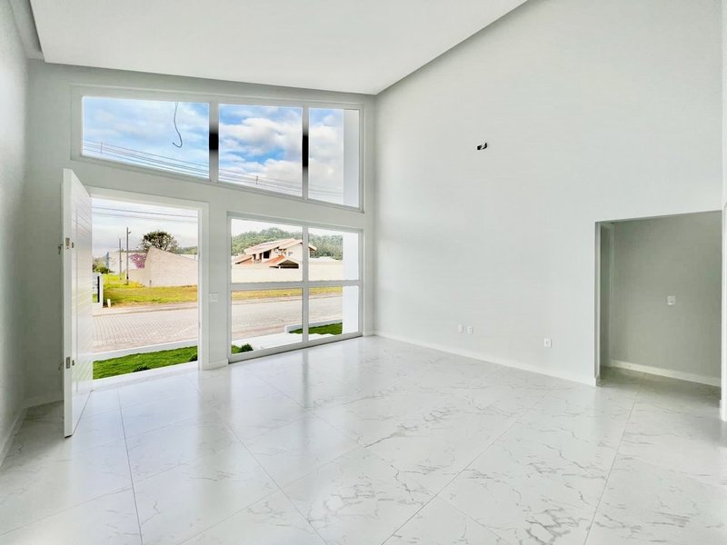 CASA COM 1 SUÍTE MAIS 2 DORMITÓRIOS NA GUABIRUBA SUL - Guabiruba - 