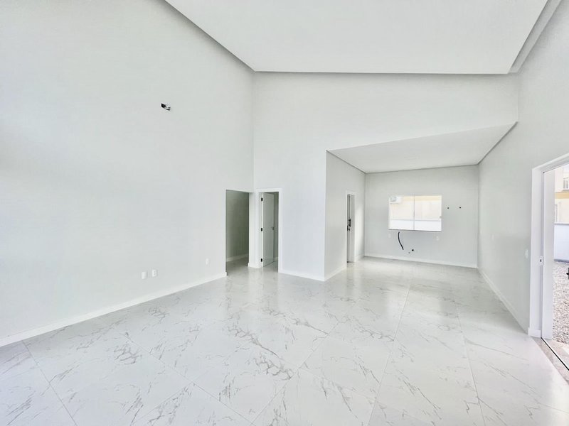 CASA COM 1 SUÍTE MAIS 2 DORMITÓRIOS NA GUABIRUBA SUL - Guabiruba - 