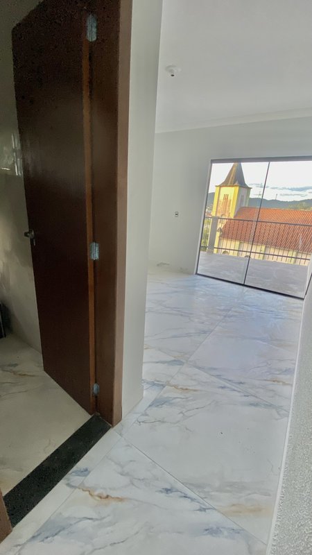 CASA COM 1 SUÍTE MAIS 1 DORMITÓRIO NO PAQUETA - Brusque - 