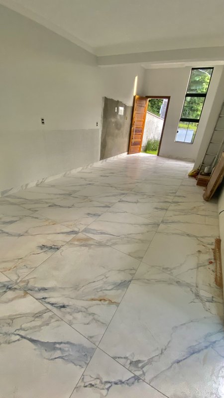 CASA COM 1 SUÍTE MAIS 1 DORMITÓRIO NO PAQUETA - Brusque - 