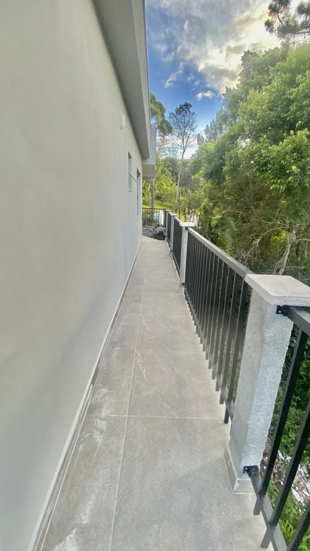 CASA COM 1 SUÍTE MAIS 1 DORMITÓRIO NO PAQUETA - Brusque - 