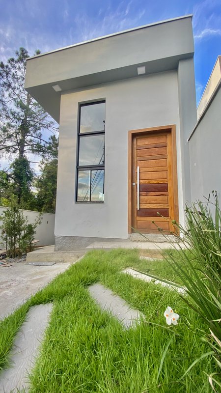 CASA COM 1 SUÍTE MAIS 1 DORMITÓRIO NO PAQUETA - Brusque - 
