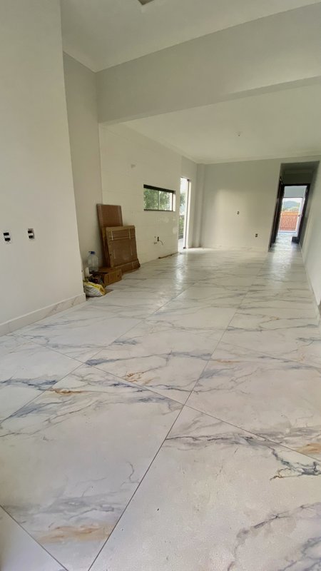 CASA COM 1 SUÍTE MAIS 1 DORMITÓRIO NO PAQUETA - Brusque - 