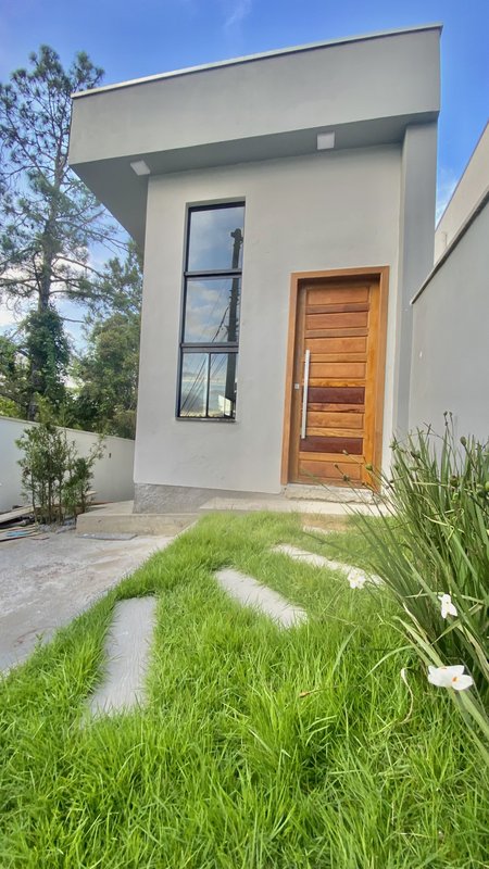 CASA COM 1 SUÍTE MAIS 1 DORMITÓRIO NO PAQUETA - Brusque - 
