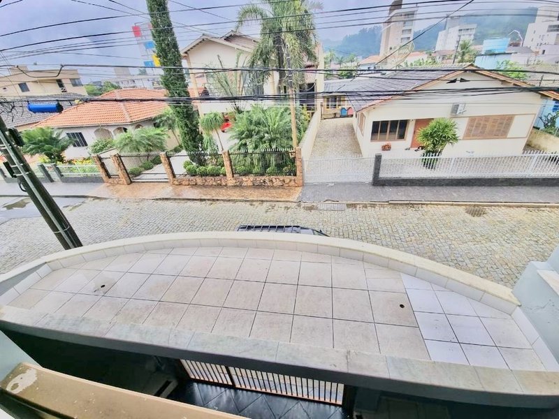 CASA COM 4 QUARTOS NA SANTA TEREZINHA - Brusque - 