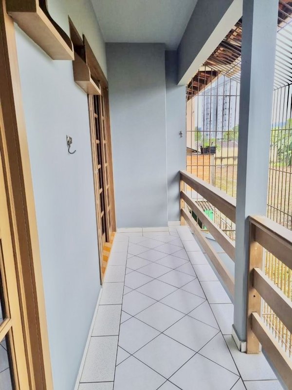 CASA COM 4 QUARTOS NA SANTA TEREZINHA - Brusque - 