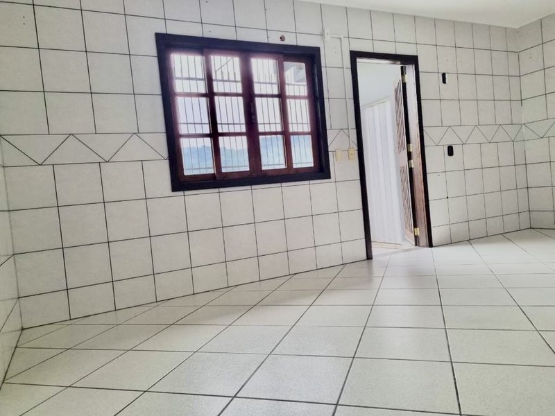 CASA COM 4 QUARTOS NA SANTA TEREZINHA - Brusque - 