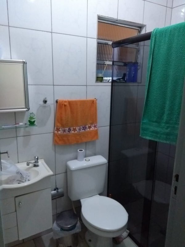 Casa térrea em César de Souza com 110 metros, 03 dormitórios, 01 suíte, quintal e 02 vagas - Mogi das Cruzes - 