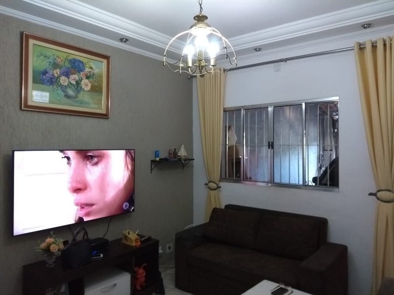 Casa térrea em César de Souza com 110 metros, 03 dormitórios, 01 suíte, quintal e 02 vagas - Mogi das Cruzes - 