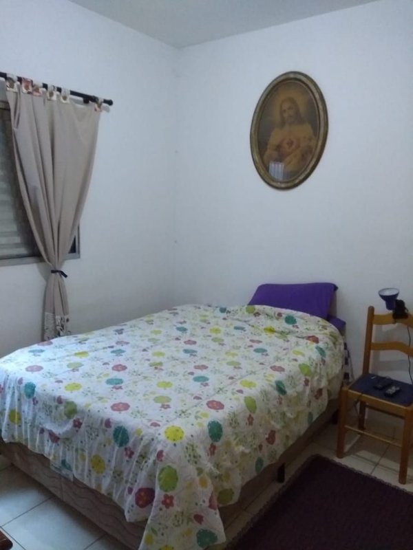 Casa térrea em César de Souza com 110 metros, 03 dormitórios, 01 suíte, quintal e 02 vagas - Mogi das Cruzes - 