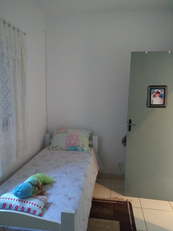 Casa térrea em César de Souza com 110 metros, 03 dormitórios, 01 suíte, quintal e 02 vagas - Mogi das Cruzes - 