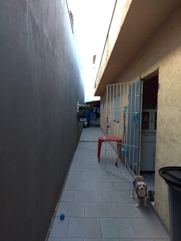 Casa térrea em César de Souza com 110 metros, 03 dormitórios, 01 suíte, quintal e 02 vagas - Mogi das Cruzes - 