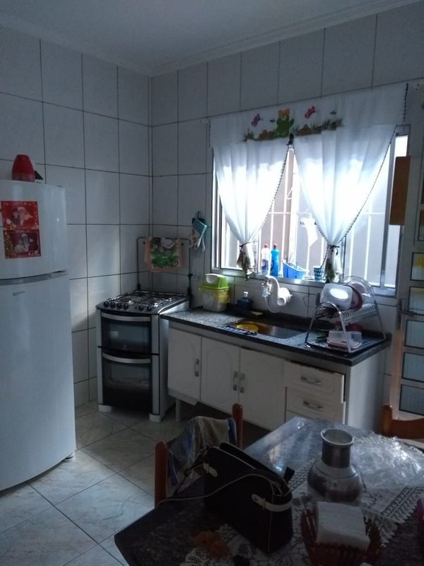 Casa térrea em César de Souza com 110 metros, 03 dormitórios, 01 suíte, quintal e 02 vagas - Mogi das Cruzes - 