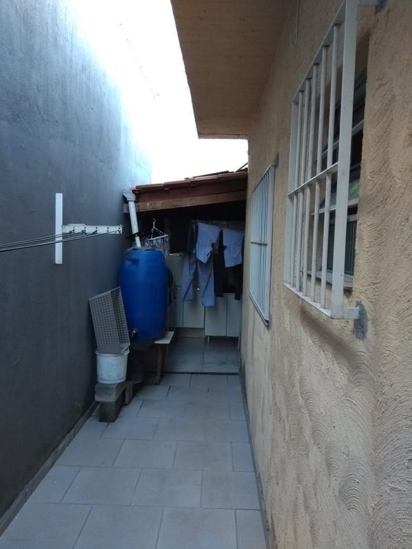 Casa térrea em César de Souza com 110 metros, 03 dormitórios, 01 suíte, quintal e 02 vagas - Mogi das Cruzes - 