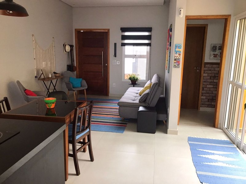 Casa térrea em Residencial Fechado com 03 dormitórios, 01 suíte, churrasqueira e 02 vagas - Mogi das Cruzes - 