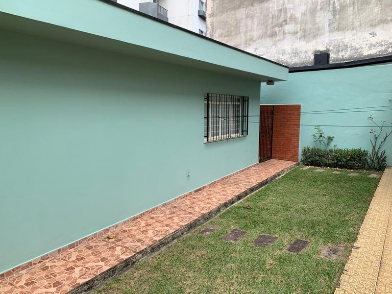 Casa térrea no Centro, com 03 dormitórios, 01 suíte, amplo quintal, 03 vagas e edícula - Mogi das Cruzes - 