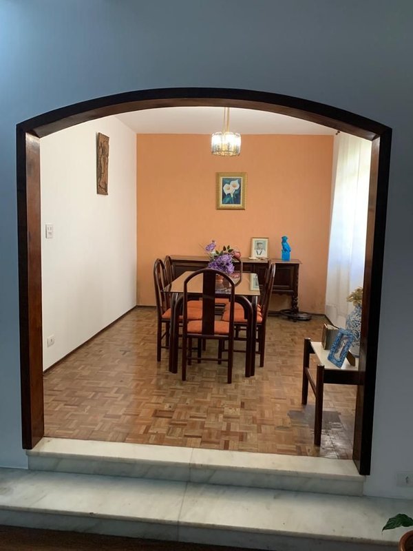 Casa térrea no Centro, com 03 dormitórios, 01 suíte, amplo quintal, 03 vagas e edícula - Mogi das Cruzes - 