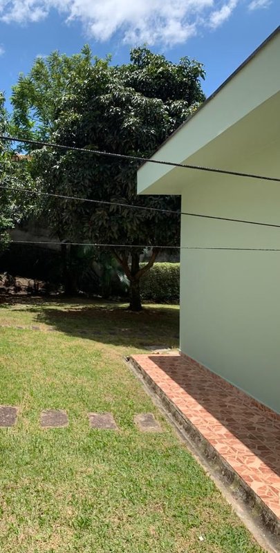 Casa térrea no Centro, com 03 dormitórios, 01 suíte, amplo quintal, 03 vagas e edícula - Mogi das Cruzes - 