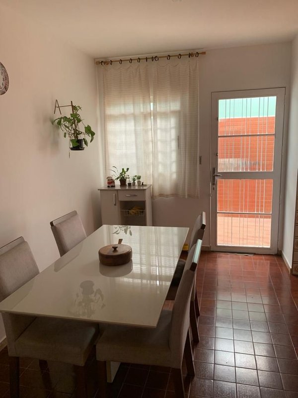 Casa térrea no Centro, com 03 dormitórios, 01 suíte, amplo quintal, 03 vagas e edícula - Mogi das Cruzes - 