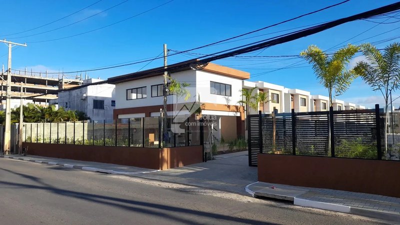 Aluguel R$ 6.000 Casa 3 Suíte Condomínio Fechado, Buraquinho - Lauro de Freitas - Lauro de Freitas - 