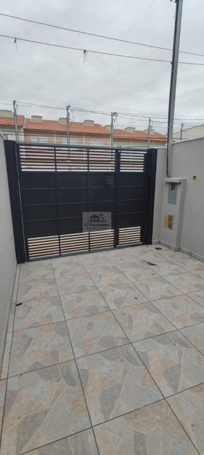 Casa à venda com 2 quartos, 64m² - Foto 2