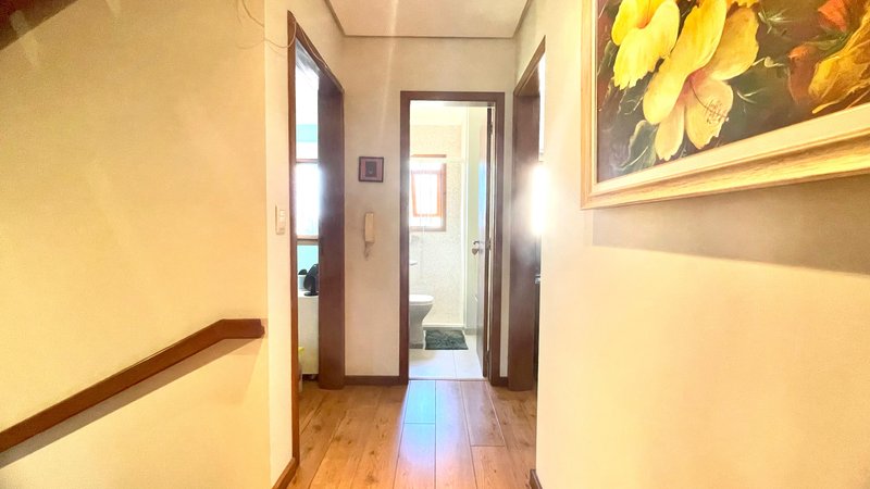 R$ 795.000 - IMPECÁVEL - MARAVILHOSA CASA - 165M2 - 3 DORM - SÓTÃO - PÁTIO - 2 VAGAS Rua José Kanan Aranha Porto Alegre - 