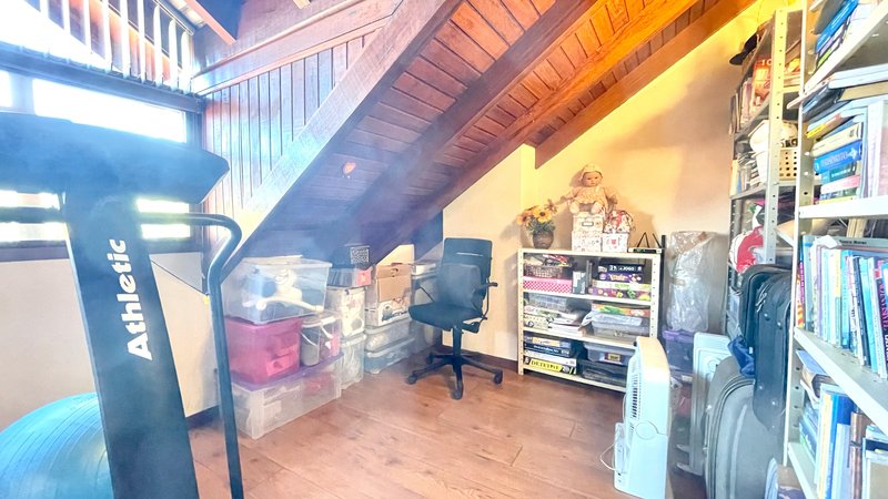 R$ 795.000 - IMPECÁVEL - MARAVILHOSA CASA - 165M2 - 3 DORM - SÓTÃO - PÁTIO - 2 VAGAS Rua José Kanan Aranha Porto Alegre - 