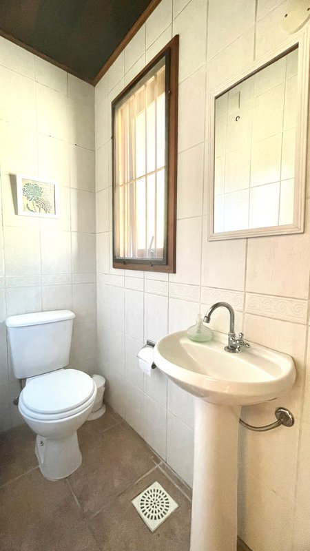 R$ 795.000 - IMPECÁVEL - MARAVILHOSA CASA - 165M2 - 3 DORM - SÓTÃO - PÁTIO - 2 VAGAS Rua José Kanan Aranha Porto Alegre - 